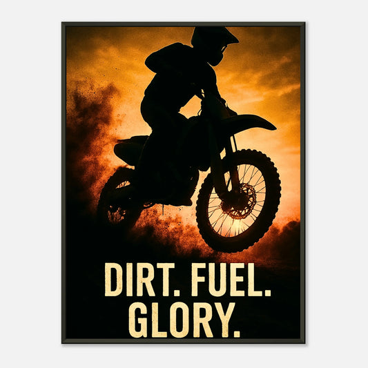 Dirt. Fuel. Glory. – Motocross Poster im schwarzen Metallrahmen | Dynamisches Wandbild mit Motorradfahrer in Aktion vor Feuerhintergrund | DEFA Designs