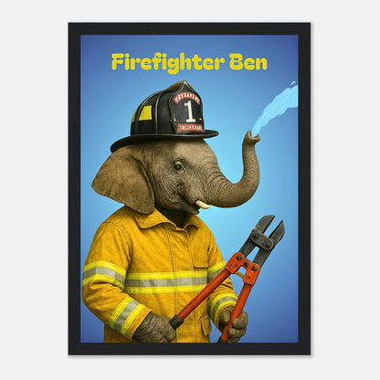 Firefighter Ben Elefanten Poster mit schwarzem Holzrahmen – originelle Feuerwehrkunst als Wanddekoration für Kinderzimmer.
