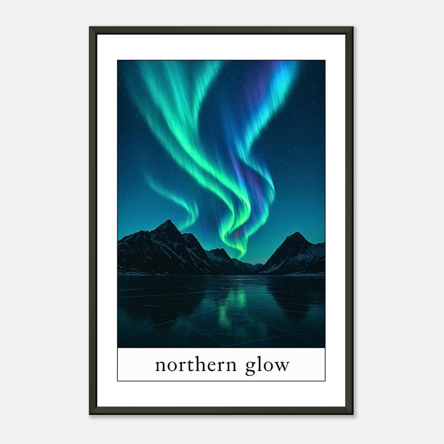 Northern Glow Poster mit elegantem schwarzen Metallrahmen in Seitenansicht – zeigt das Leuchten des Polarlichts über klaren Fjorden, exklusives Premium-Poster von Defa Designs.