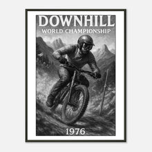 „Ride the Edge – Downhill ’76“ Poster – Vintage-Mountainbike-Kunst im schwarzen Metallrahmen – Tribut an den Adrenalinkick & Rennsport | DEFA Designs