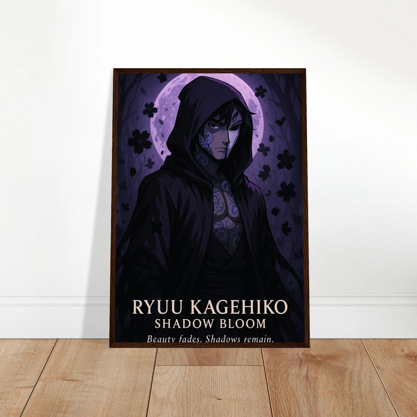 RYUU KAGEHIKO Poster an die Wand gelehnt – elegantes Samurai-Anime-Motiv mit violetten Schatten. Stilvolle Wandkunst mit dunkler Tiefe und luxuriöser Ausstrahlung.