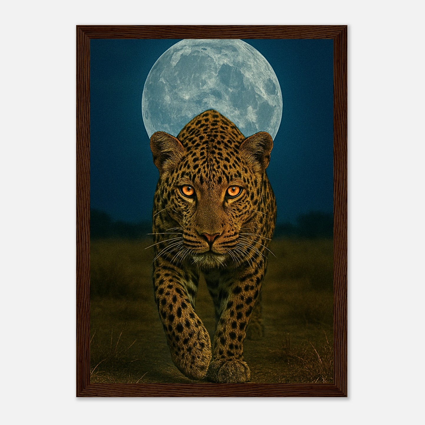 Wild Nights Leopard Poster mit dunkelbraunem Holzrahmen – kraftvolles Tiermotiv mit Mond für Wohnzimmer und Büro.