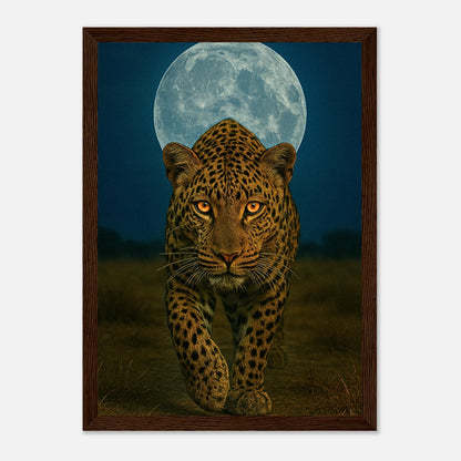 Wild Nights Leopard Poster mit dunkelbraunem Holzrahmen – kraftvolles Tiermotiv mit Mond für Wohnzimmer und Büro.