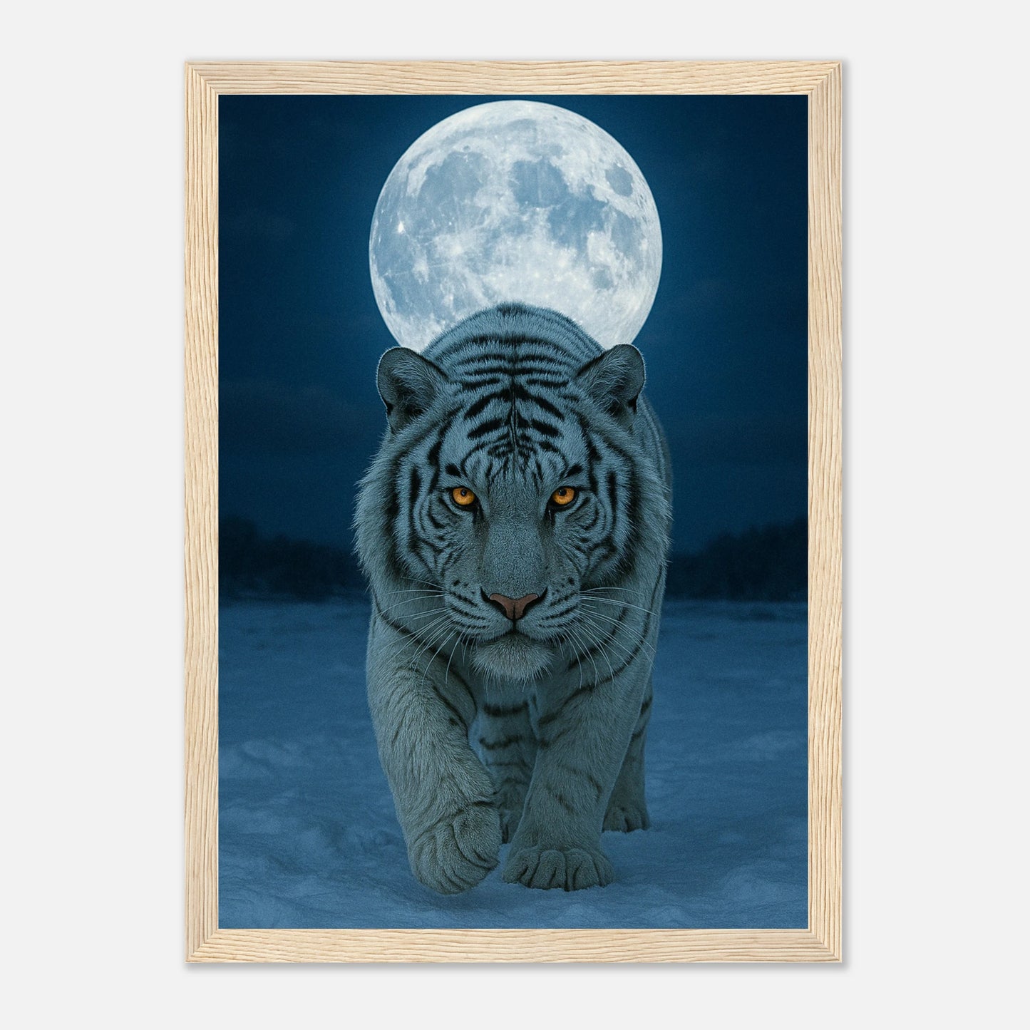 Wild Nights White Tiger Poster mit hellbraunem Holzrahmen – elegantes Wandbild eines weißen Tigers im Mondschein.